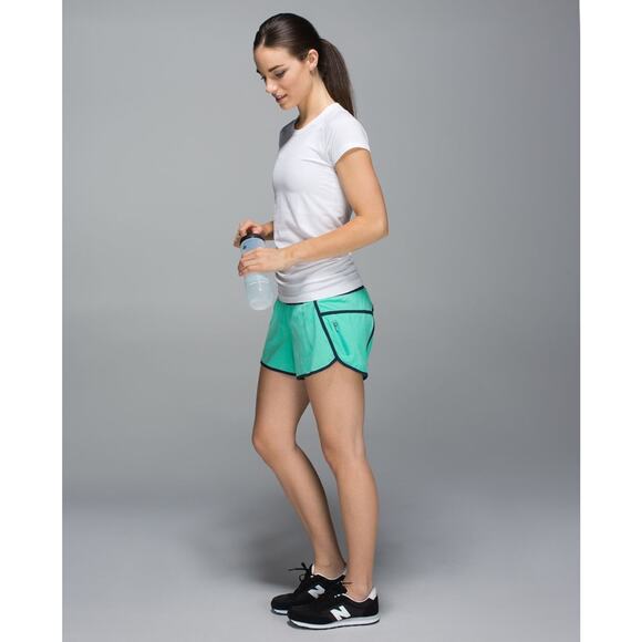 LULULEMON Tracker Short II Stretch Menthol Inkwell Training Active Women's 6 - Picture 15 of 16
